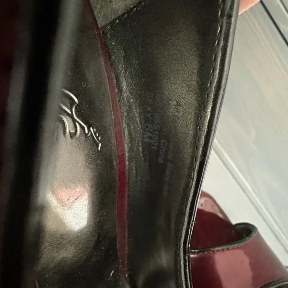 Carlos by Carlos Santana Burgundy Peep-Toe Heels - Picture 5 of 5